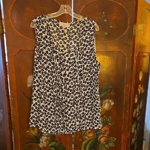 LAST CHANCE 👉🏻👉🏻 LOFT Black Leaf Print Blouse